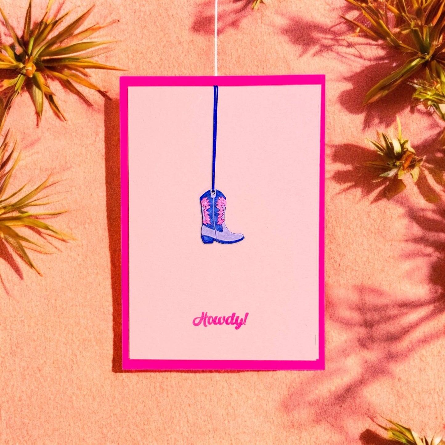 Pink Stories - Neon kaart met cadeauhanger Howdy Laars roze