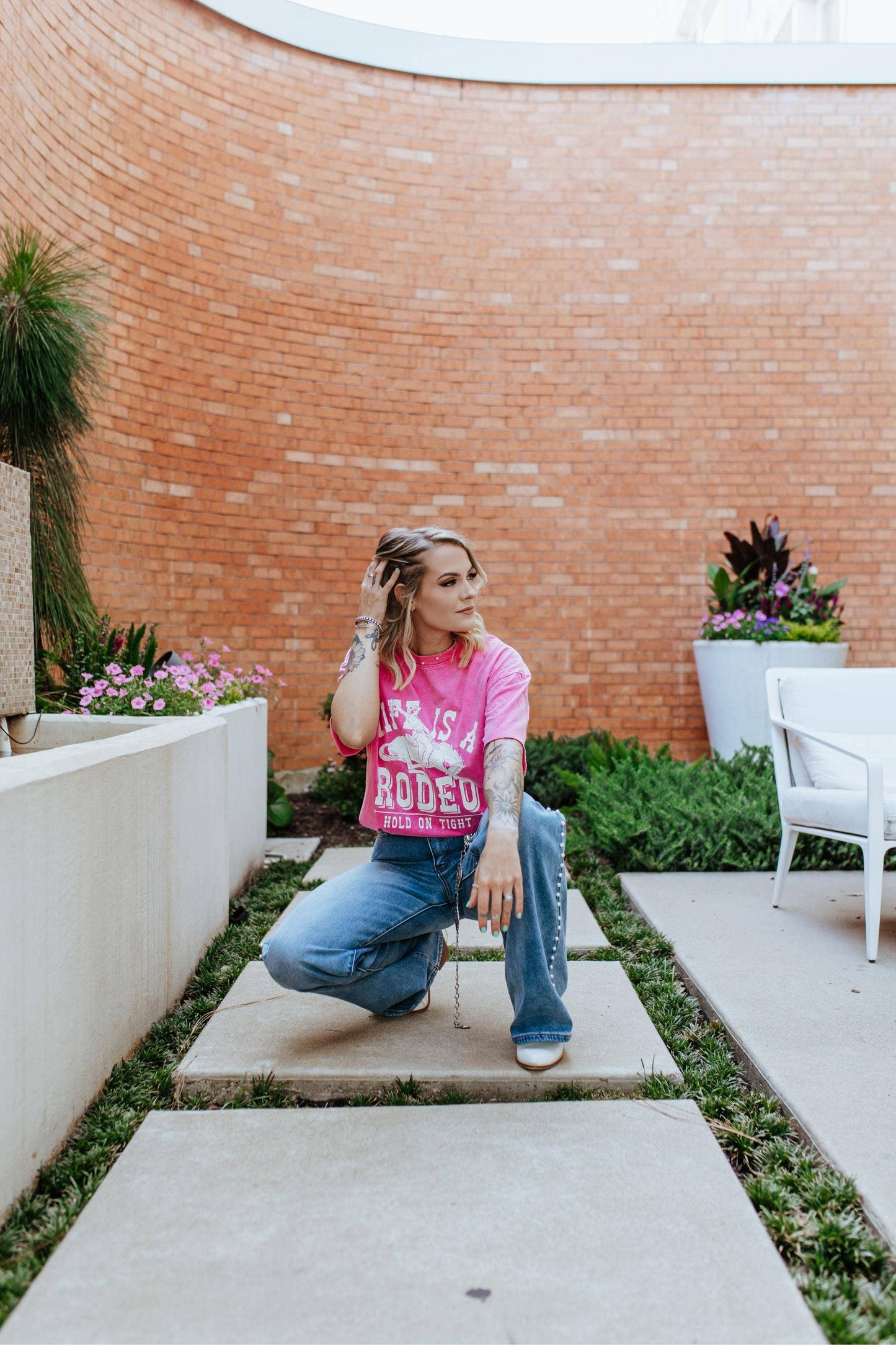 Merigold Kiss - Life is een Rodeo Mineral Washed T-shirt roze