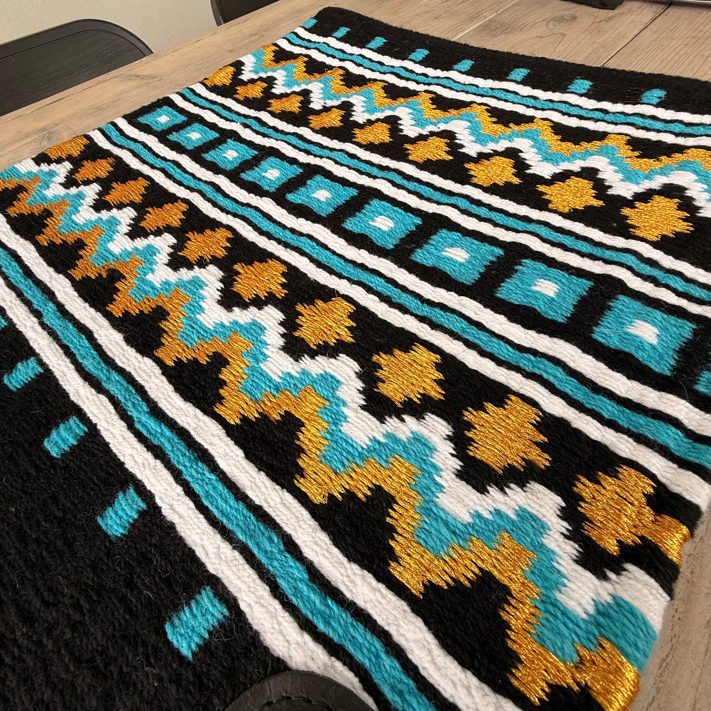 SB023 - Western oversized showblanket A - Zwart, goud, turquoise