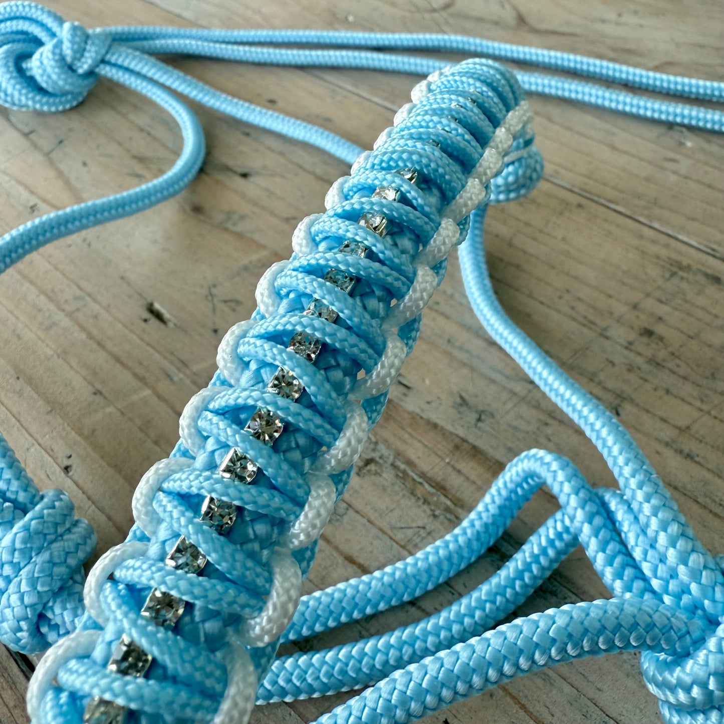 Horse Rope Shop - Touwhalster Dawn ‘Snowy Days’ lichtblauw met strass