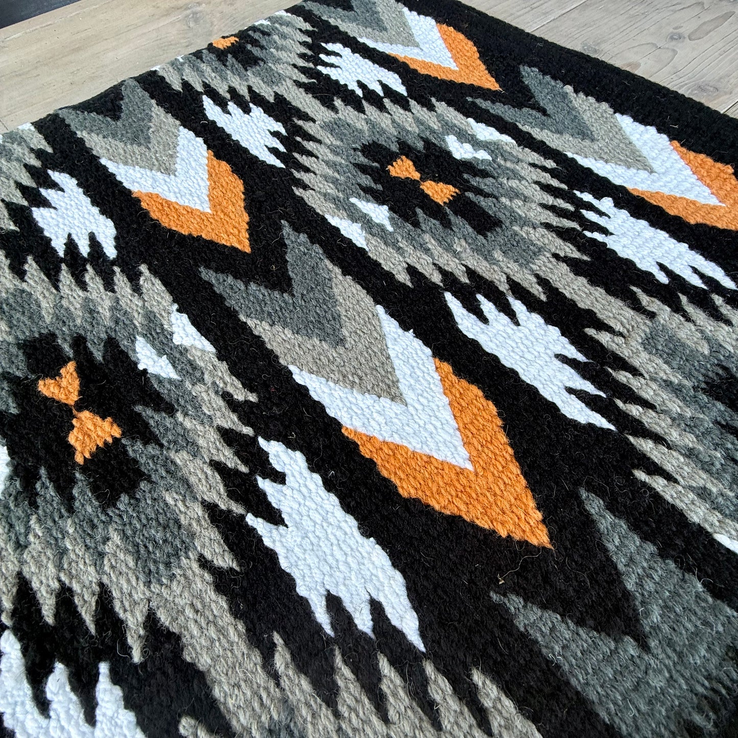 SB050 - Western oversized showblanket A - Zwart, grijs, camel