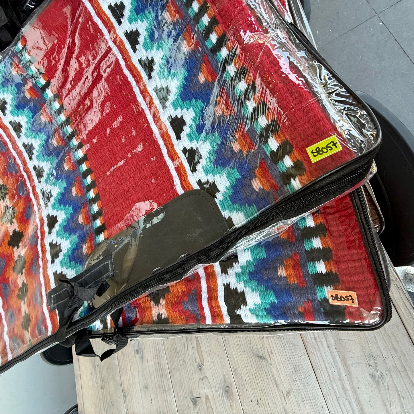 SB057 - Western oversized showblanket A - Rood, oranje, blauw