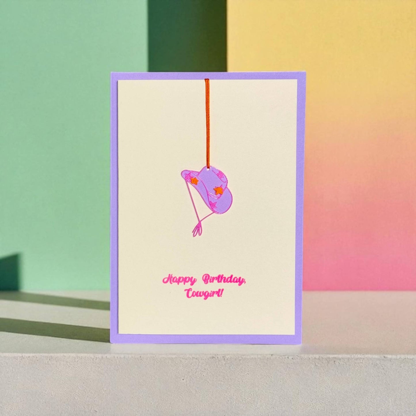 Pink Stories - Neon kaart met cadeauhanger Happy Birthday, Cowgirl! lila