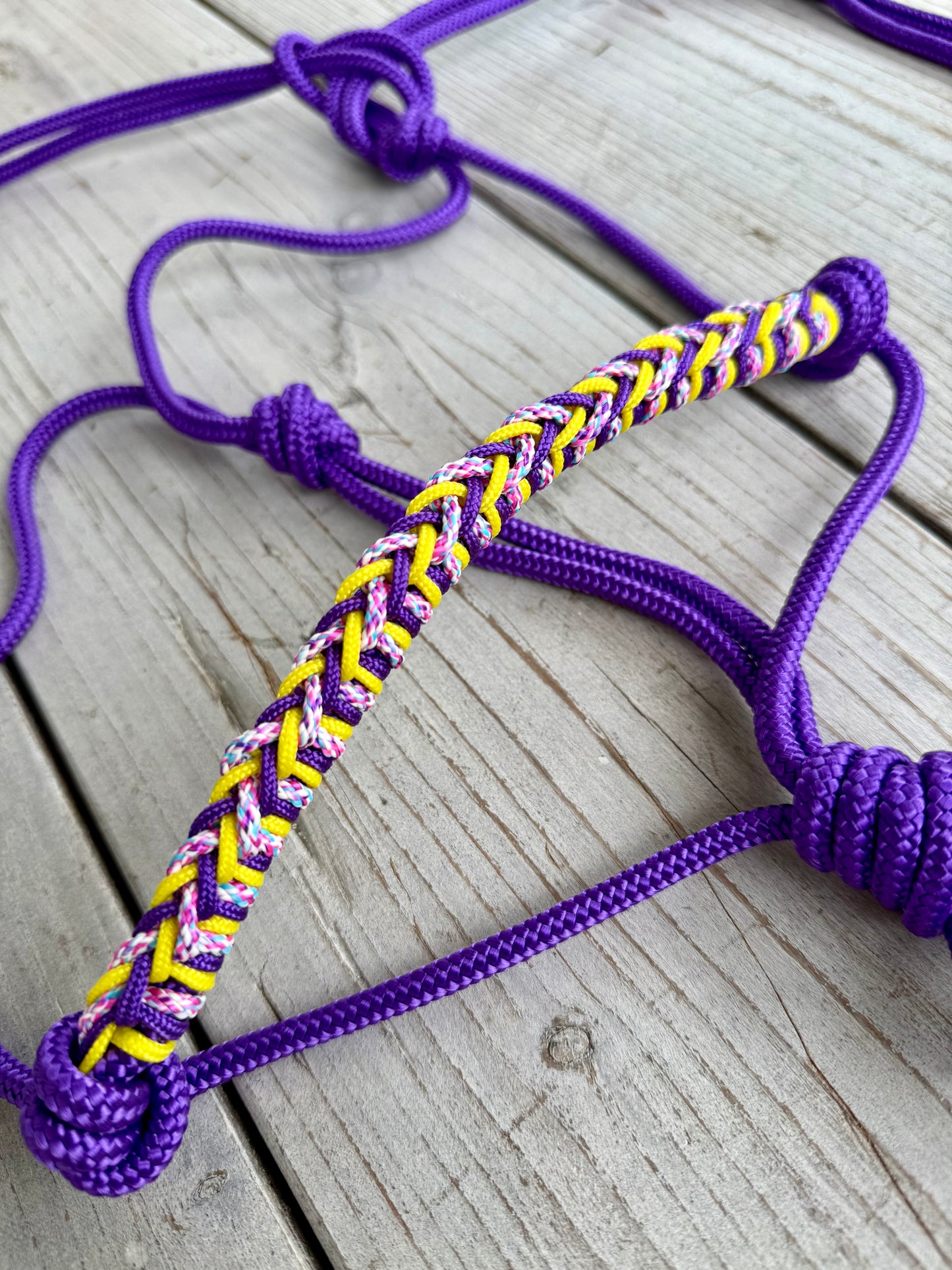 Horse Rope Shop - Touwhalster Luna ‘Followmyhooves’ paars/geel
