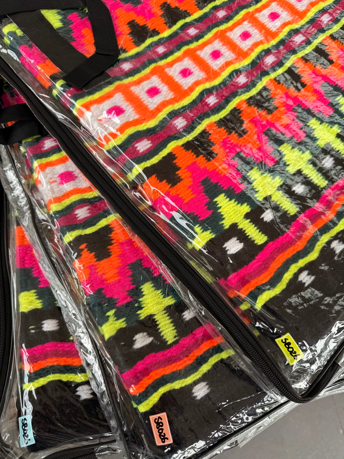 SB026 - Western oversized showblanket A - Zwart, neon lime, roze, oranje