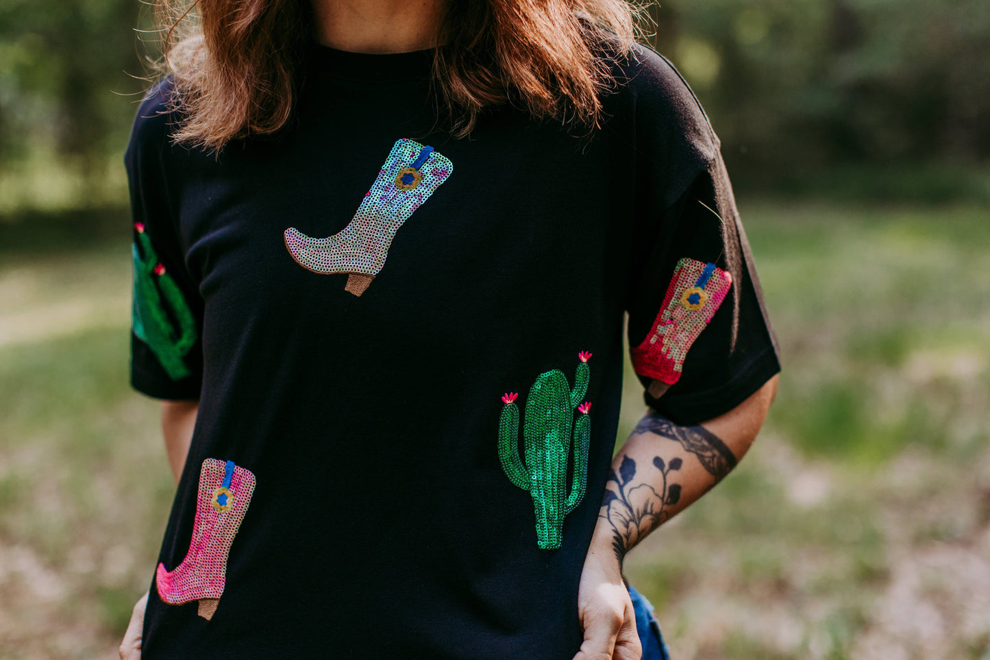 Merigold Kiss - Crop T-shirt met cactuslaarzen en pailletten