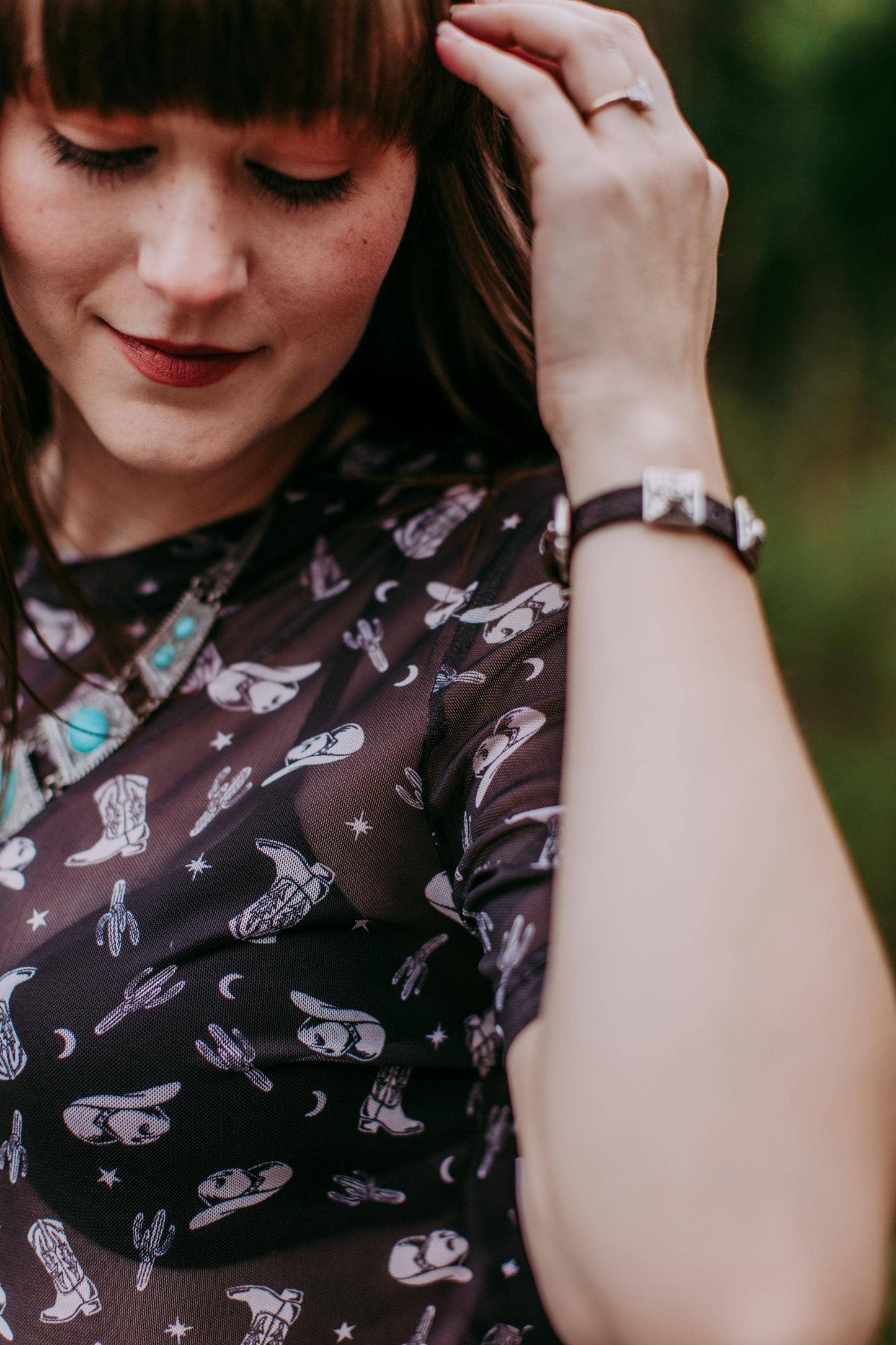 Merigold Kiss - Black Hills mesh top zwart