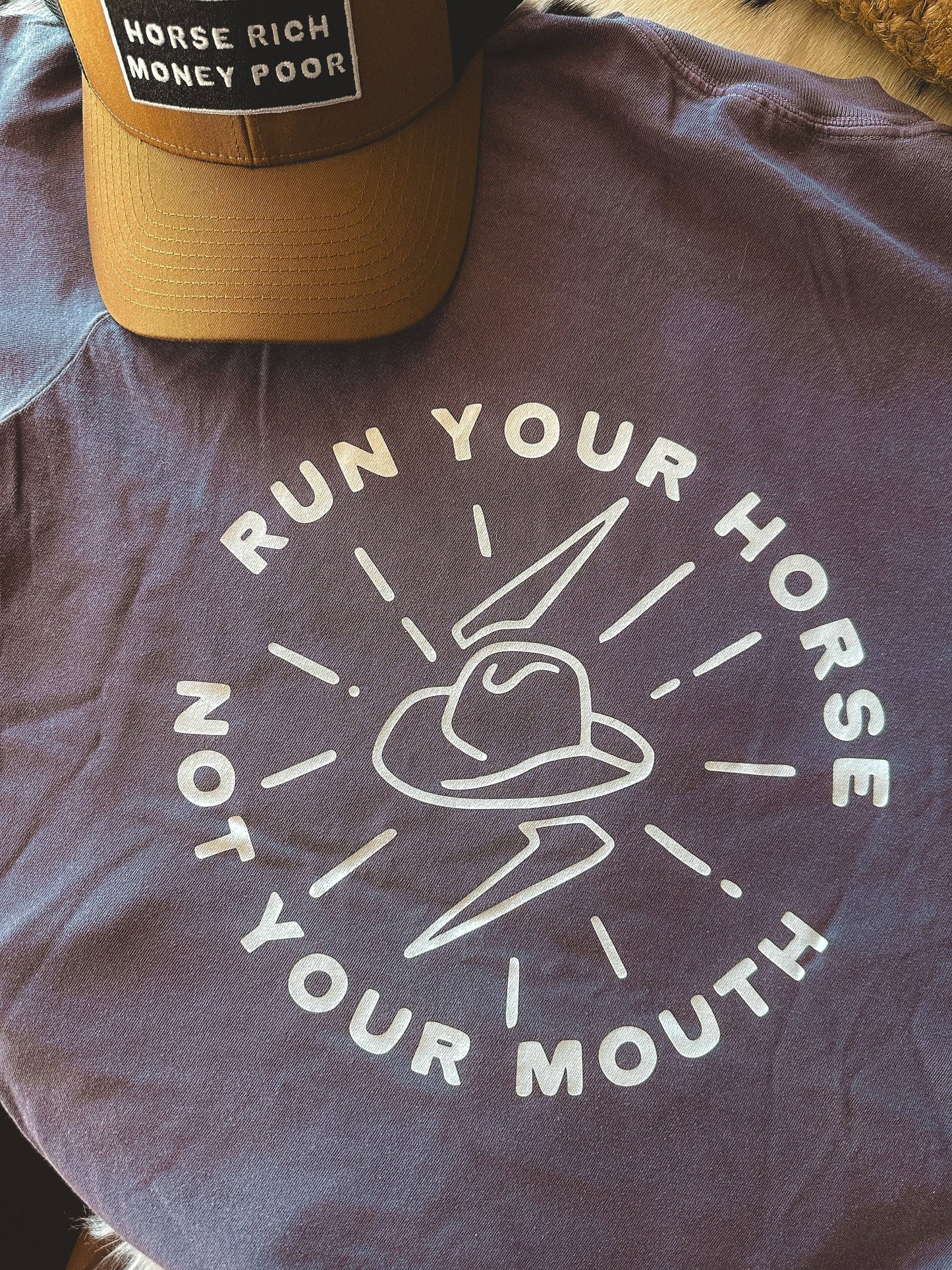 Modern Cowgirl - Run Your Horse bruin T-shirt