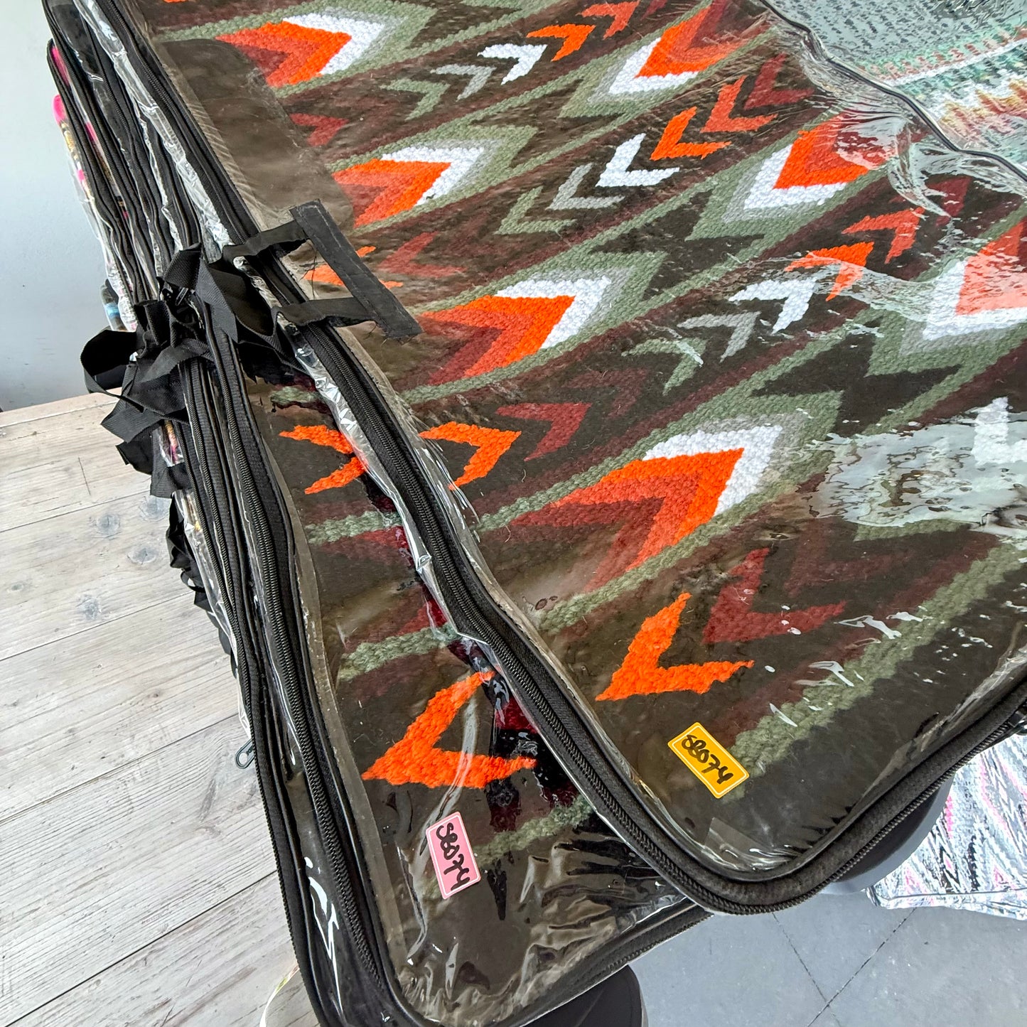 SB074 - Western oversized showblanket A - Zwart, oranje, olijf