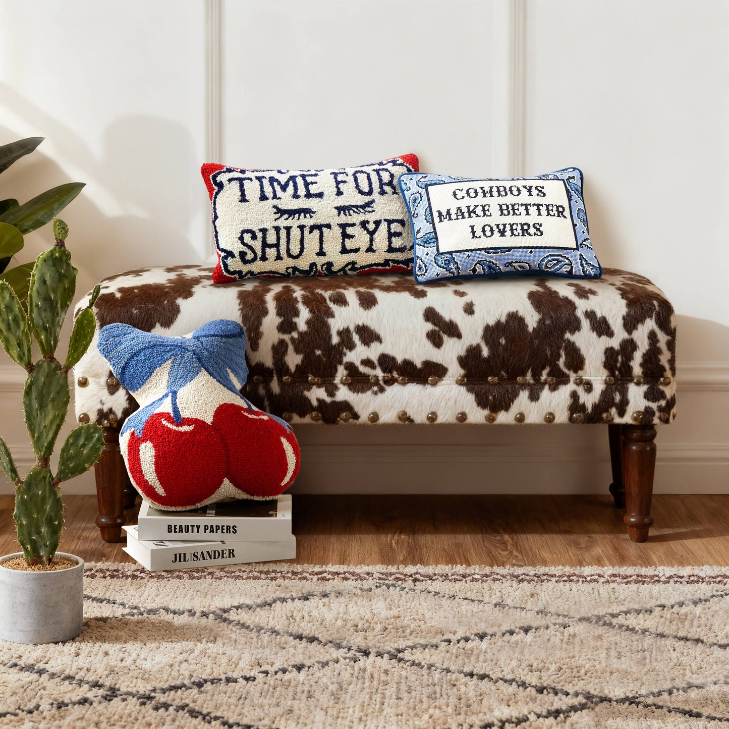 Peking Handicraft - Kussen geborduurd Cowboys make Better Lovers