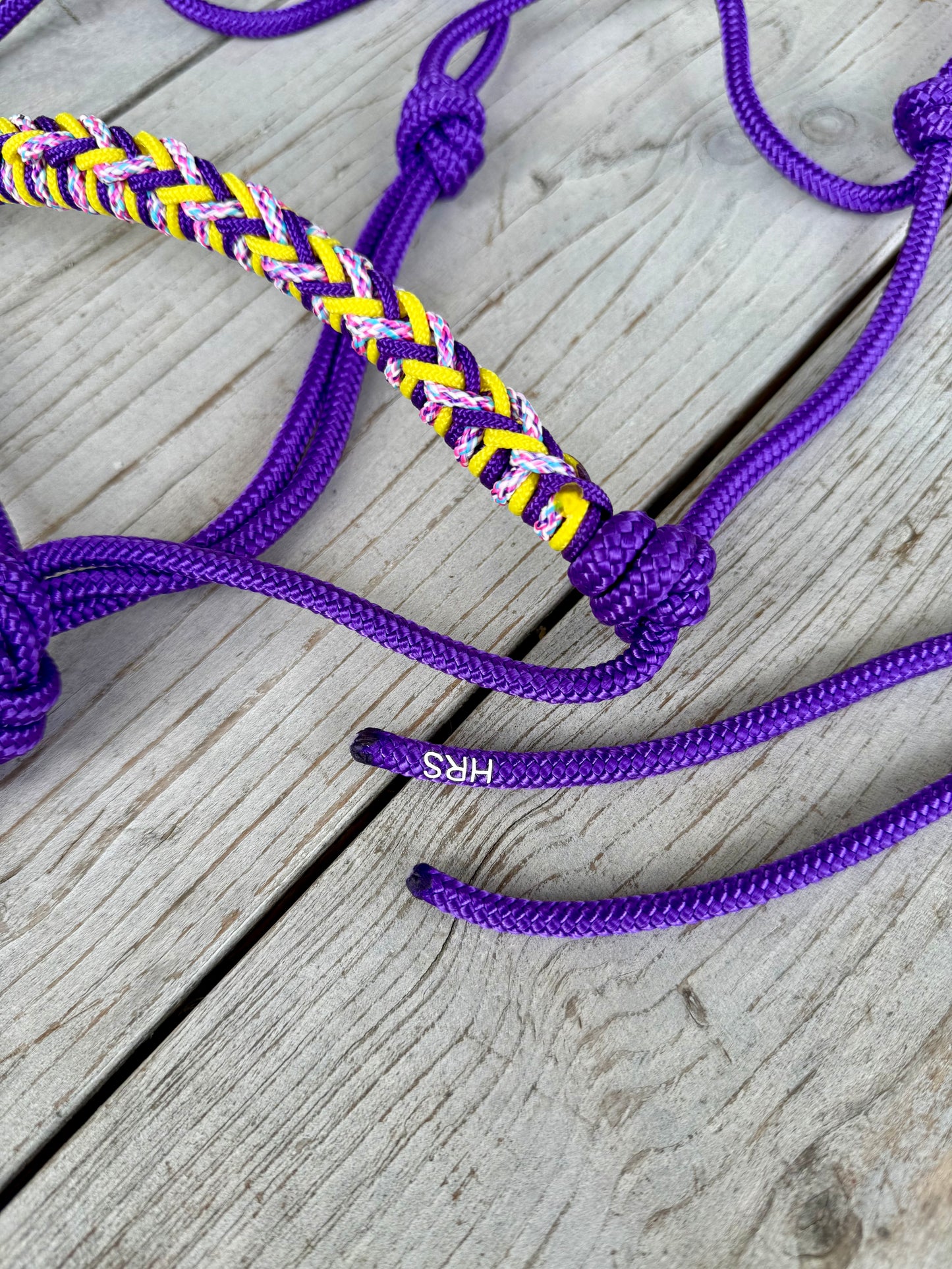 Horse Rope Shop - Touwhalster Luna ‘Followmyhooves’ paars/geel