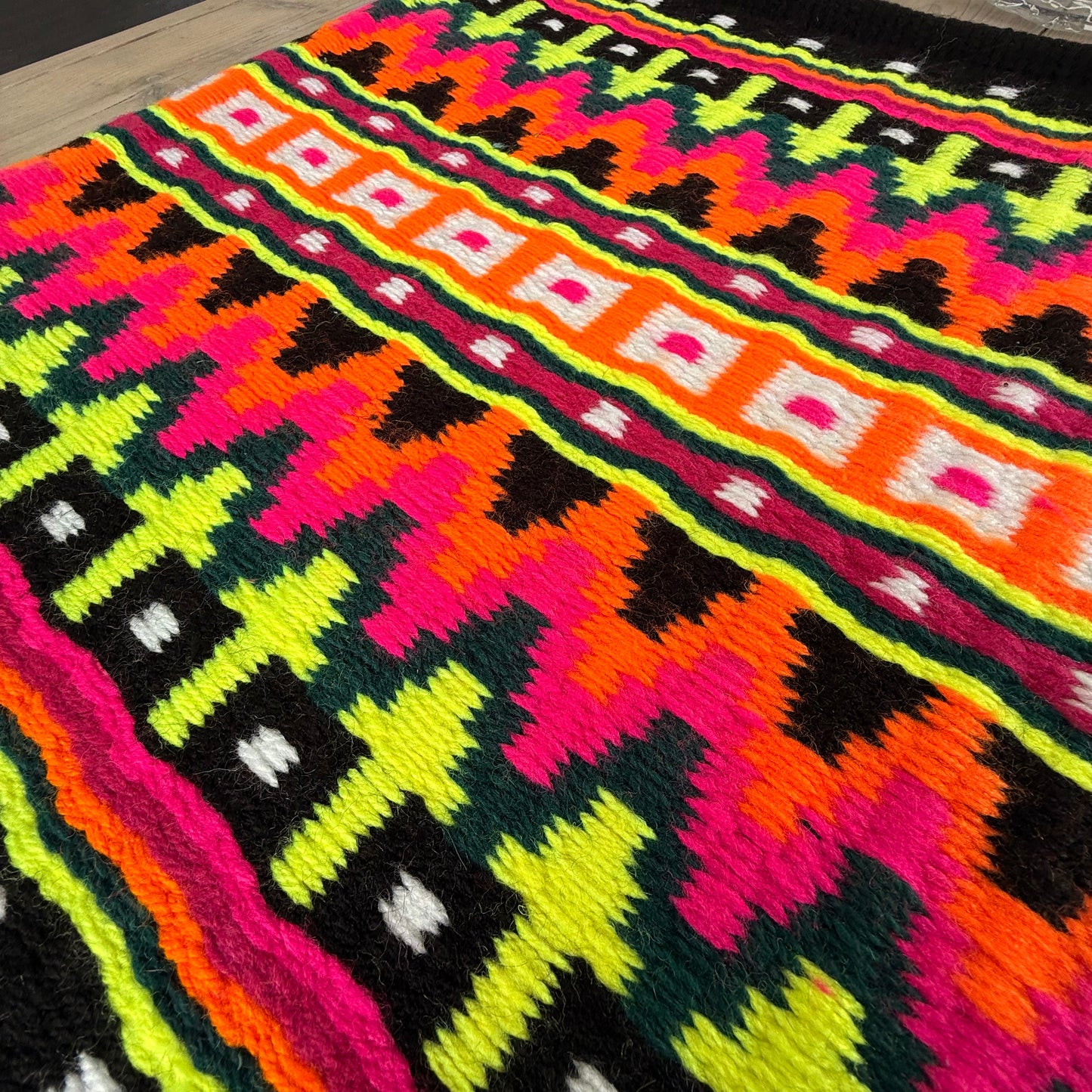 SB026 - Western oversized showblanket A - Zwart, neon lime, roze, oranje