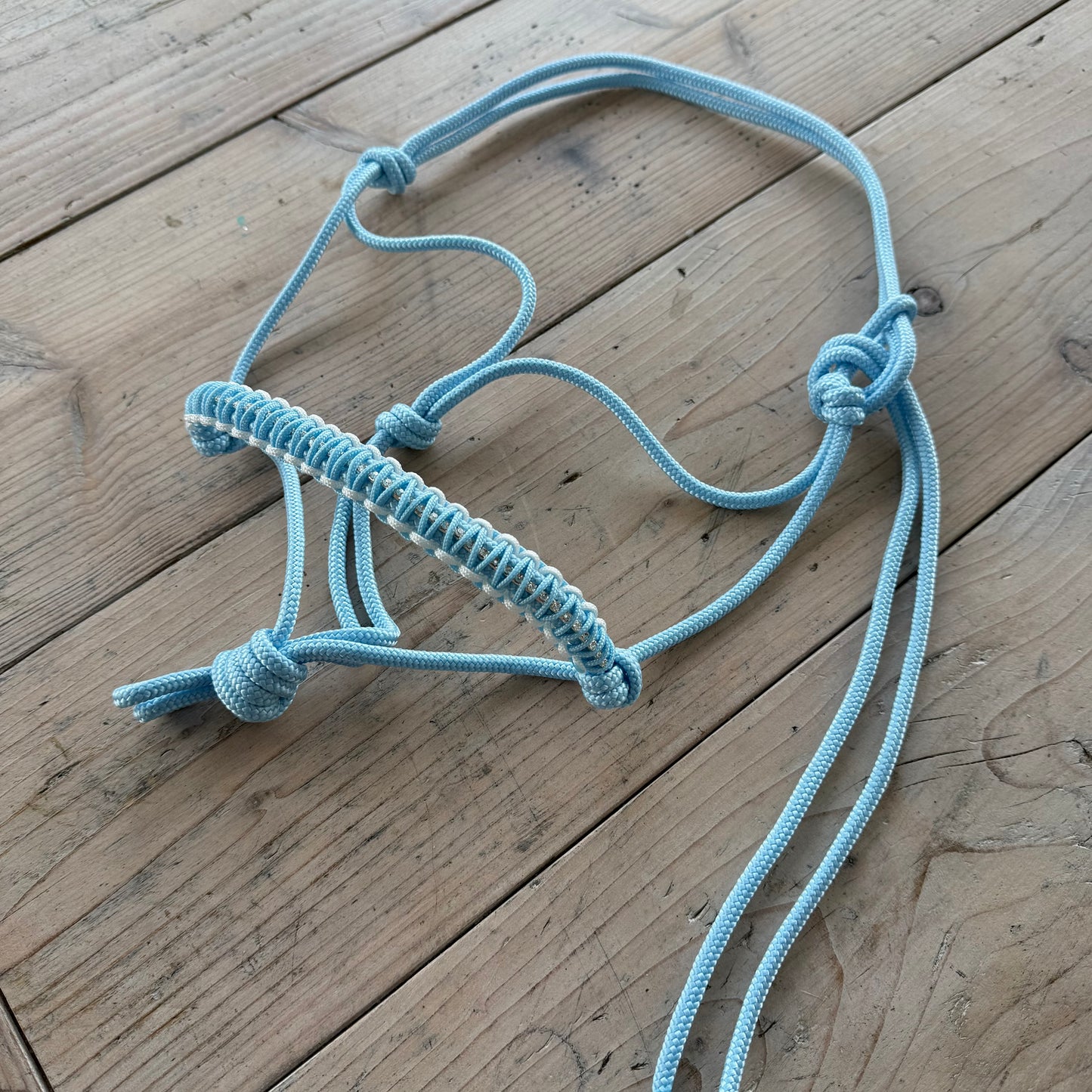 Horse Rope Shop - Touwhalster Dawn ‘Snowy Days’ lichtblauw met strass