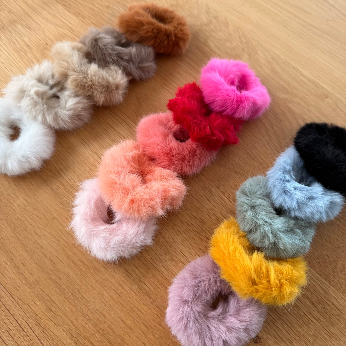 FMH - Fluffy haarelastiek/ knotband verschillende kleuren