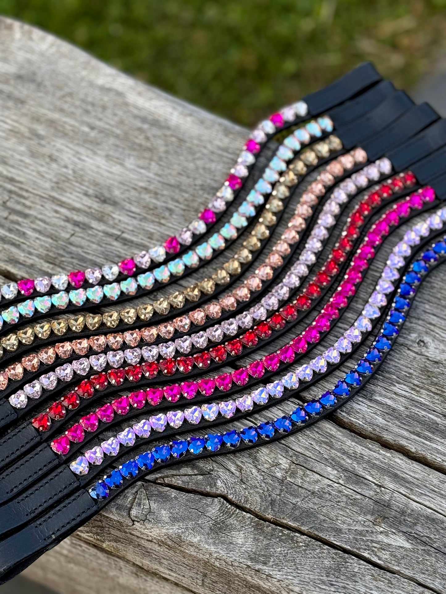 FMH - Sprankelende frontriem ‘Lovehearts’ Wave met 8mm steentjes in div. kleuren