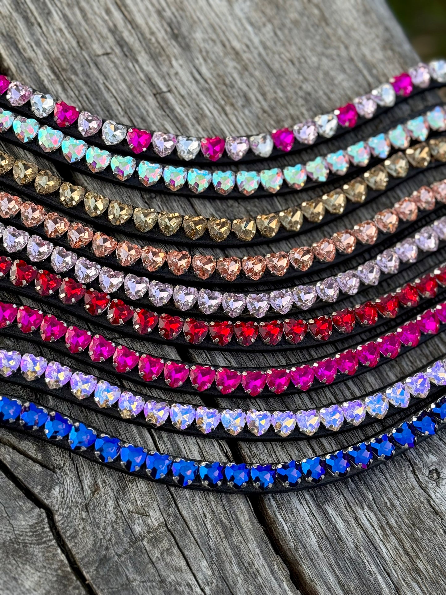 FMH - Sprankelende frontriem ‘Lovehearts’ Wave met 8mm steentjes in div. kleuren