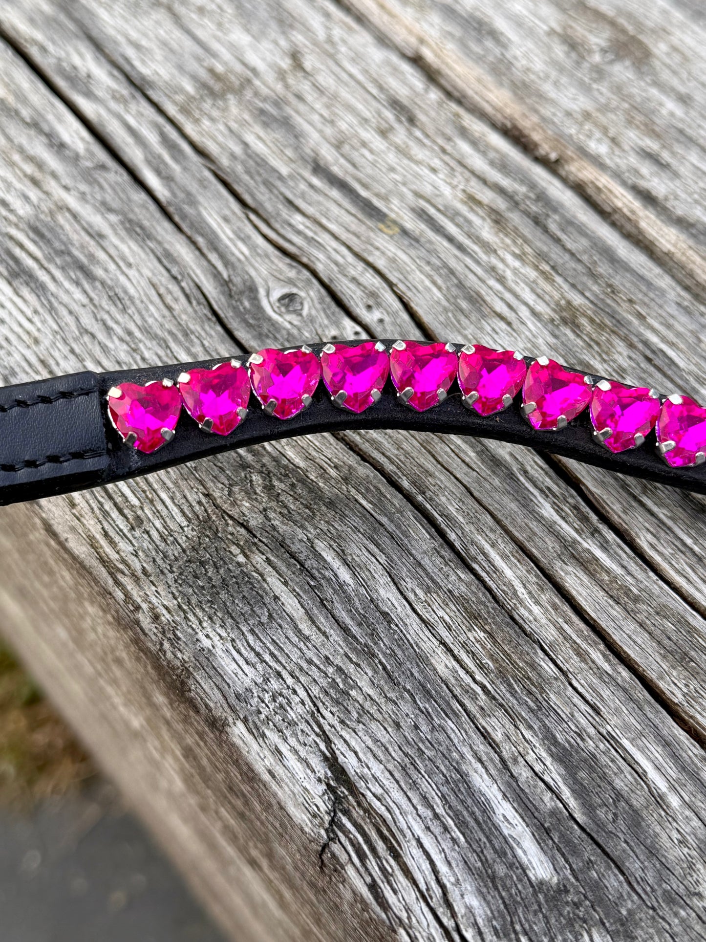 FMH - Sprankelende frontriem ‘Lovehearts’ Wave met 8mm steentjes in div. kleuren