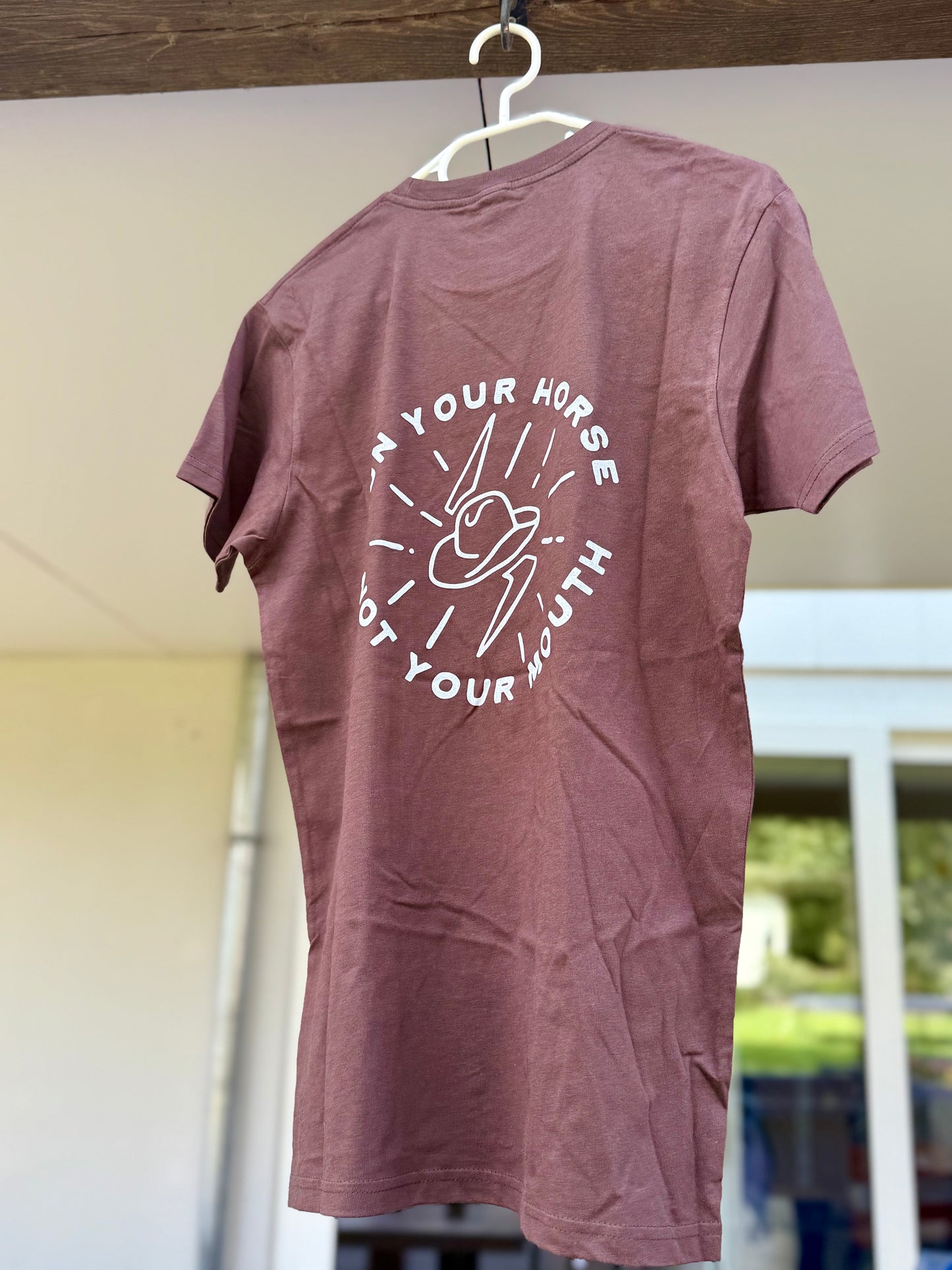 Modern Cowgirl - Run Your Horse bruin T-shirt