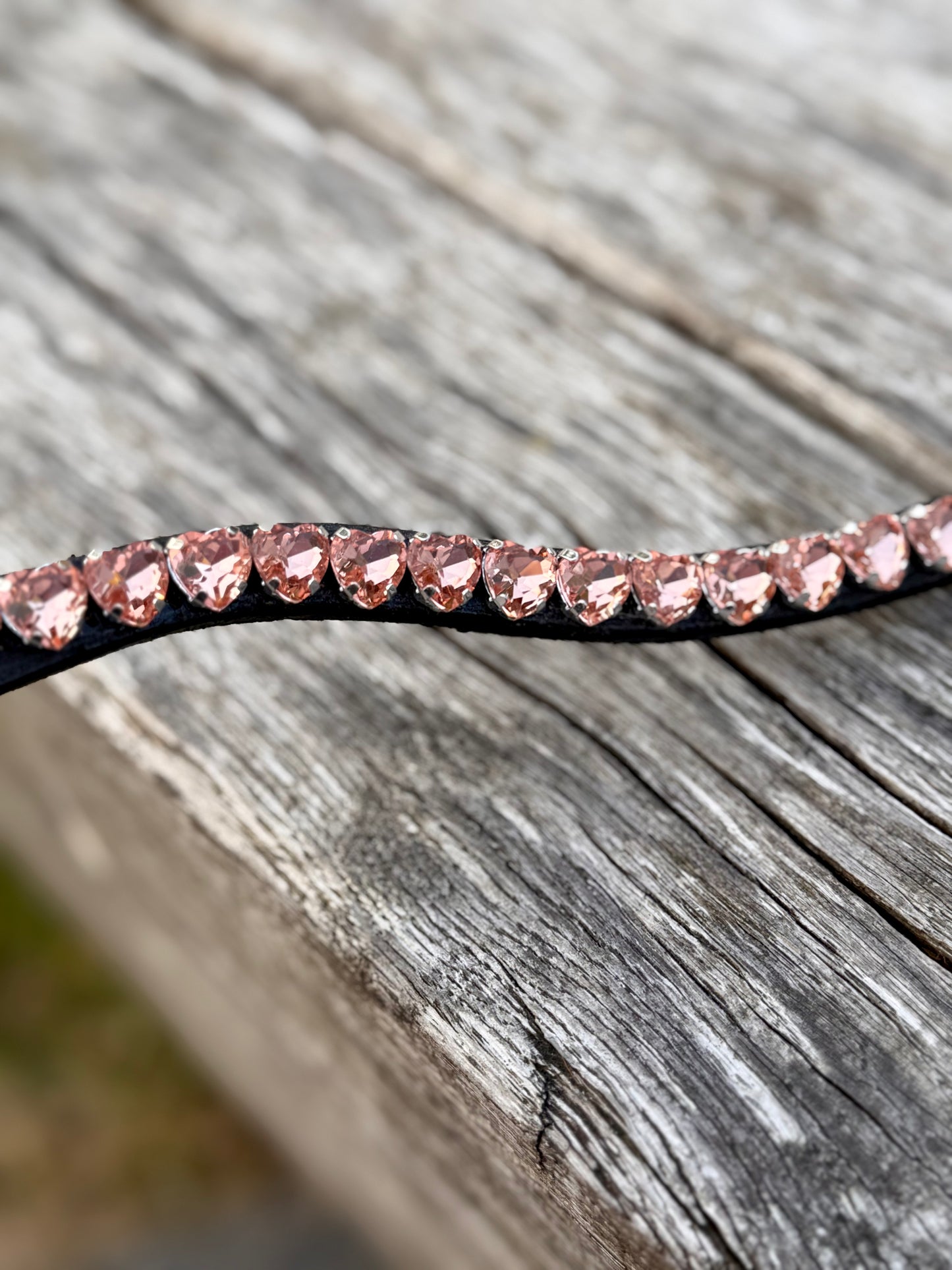 FMH - Sprankelende frontriem ‘Lovehearts’ Wave met 8mm steentjes in div. kleuren