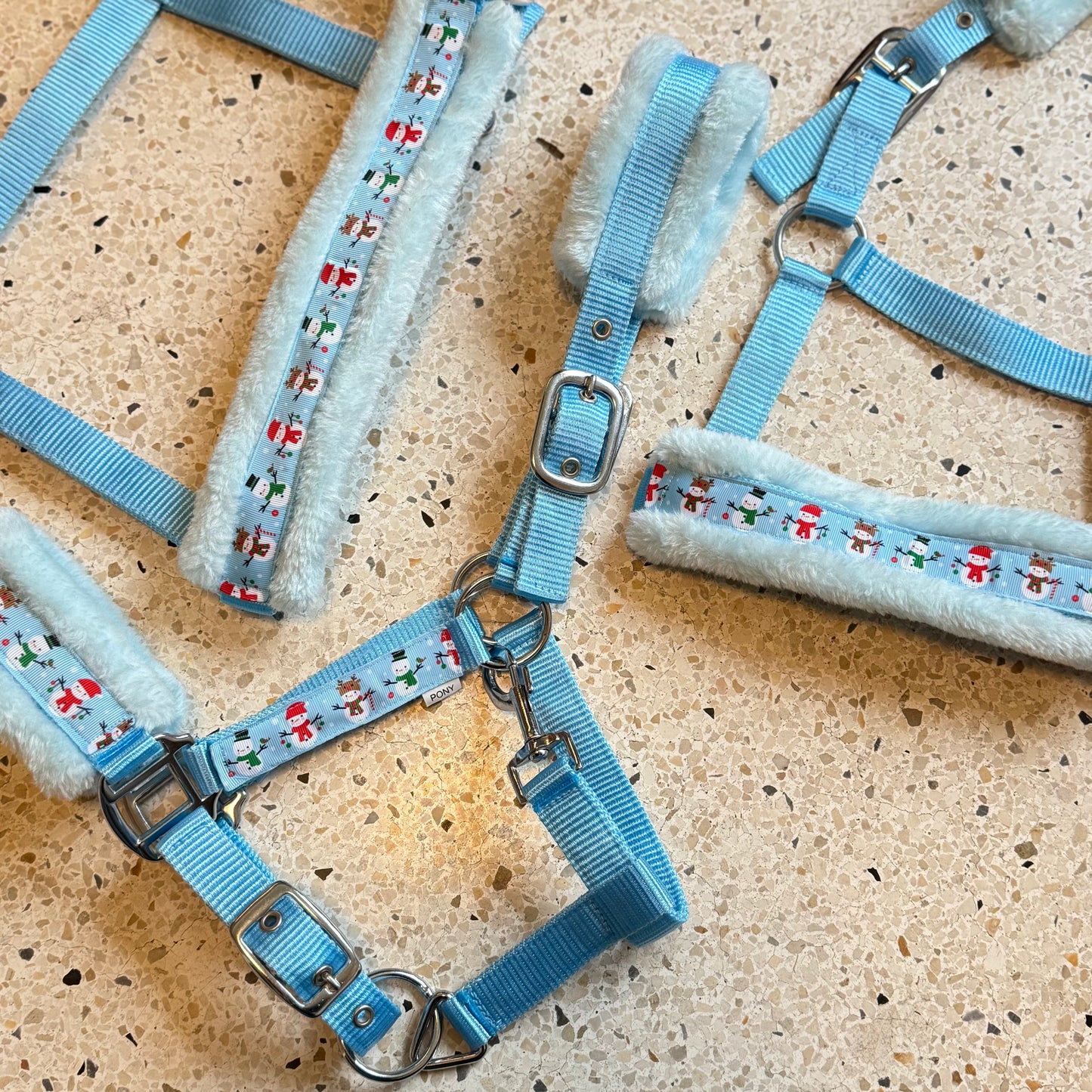 Happy Halsters - Sneeuwpop Kerst halster (bont) lichtblauw
