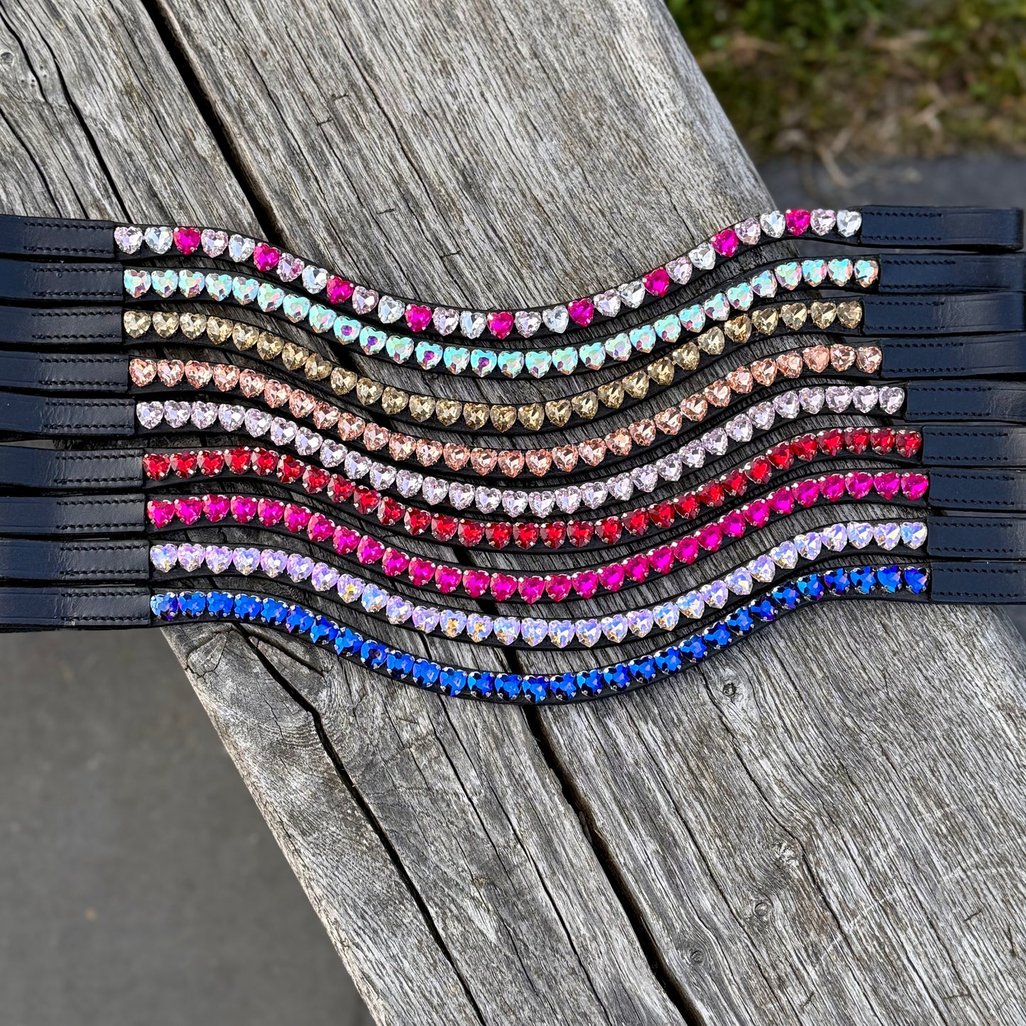 FMH - Sprankelende frontriem ‘Lovehearts’ Wave met 8mm steentjes in div. kleuren