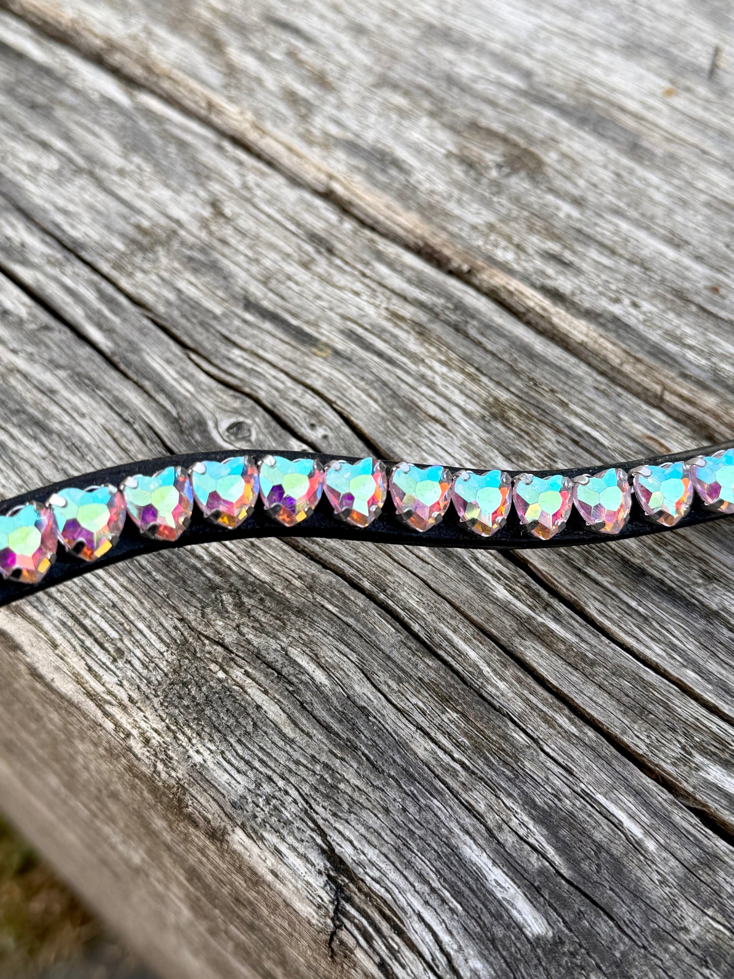 FMH - Sprankelende frontriem ‘Lovehearts’ Wave met 8mm steentjes in div. kleuren