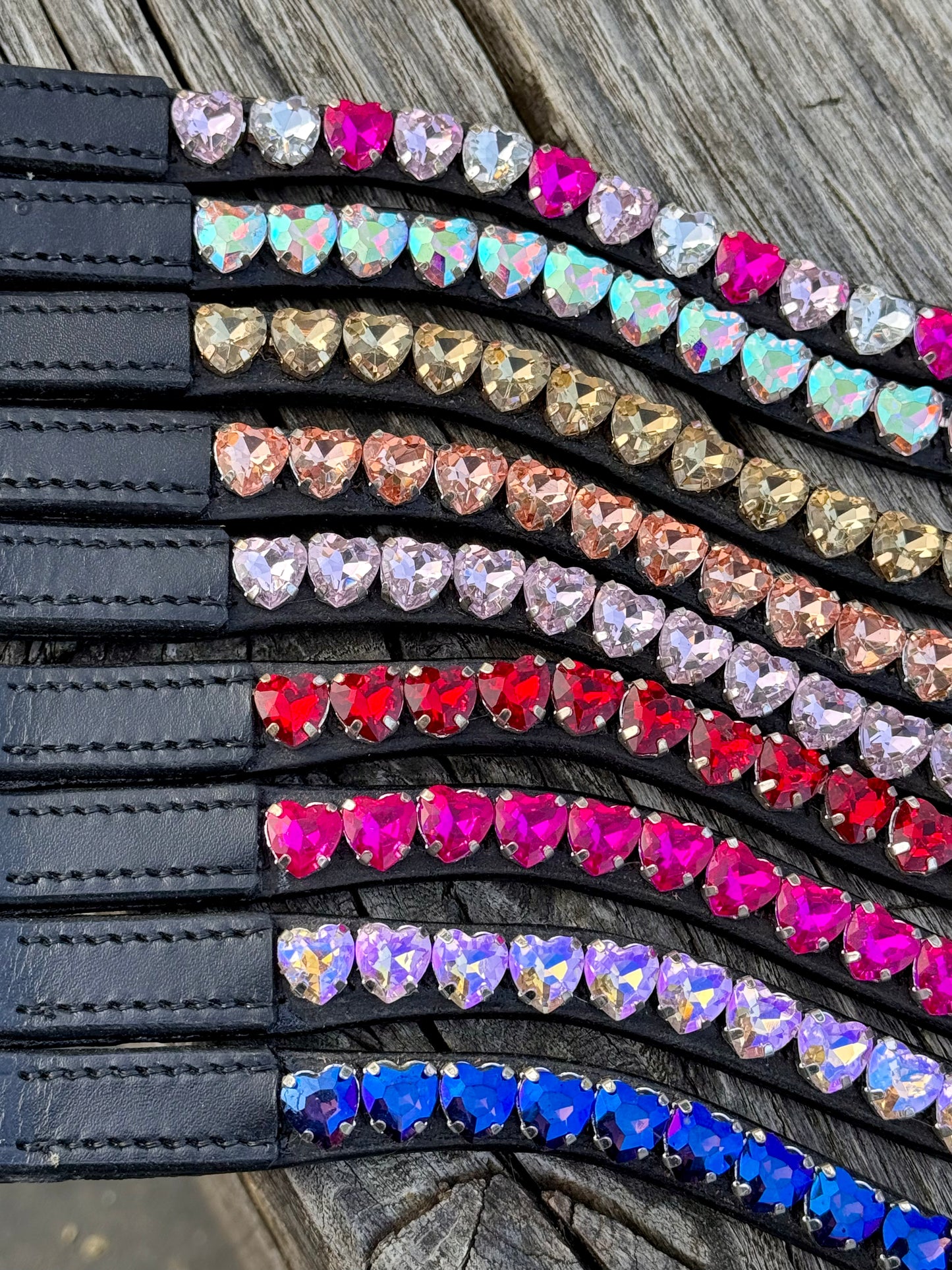 FMH - Sprankelende frontriem ‘Lovehearts’ Wave met 8mm steentjes in div. kleuren