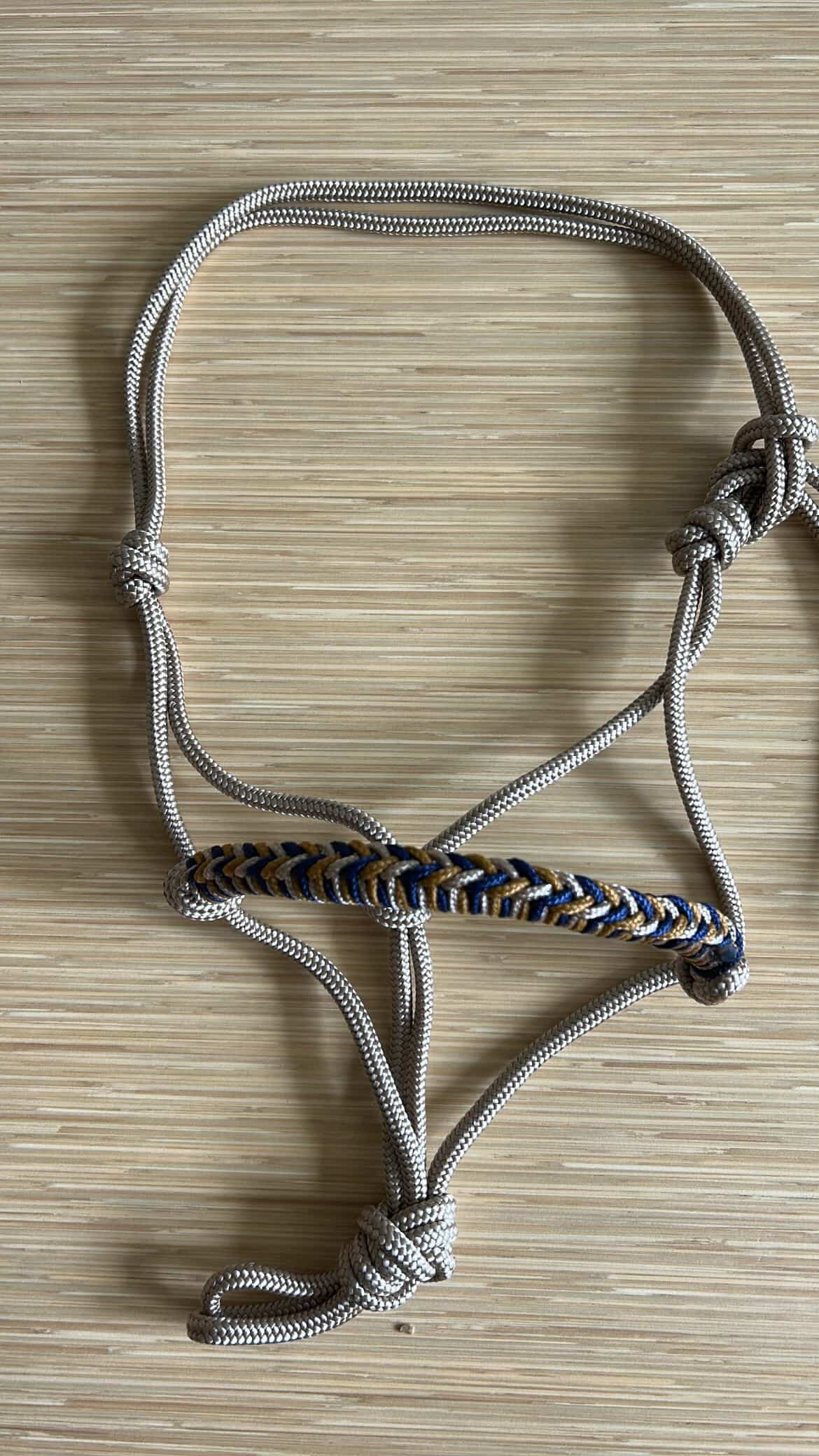 UNCLAIMED ITEMS - Touwhalsterverkoop - Veiling THV06 - Halster camel met navy/camel gevlochten neusriem SHET