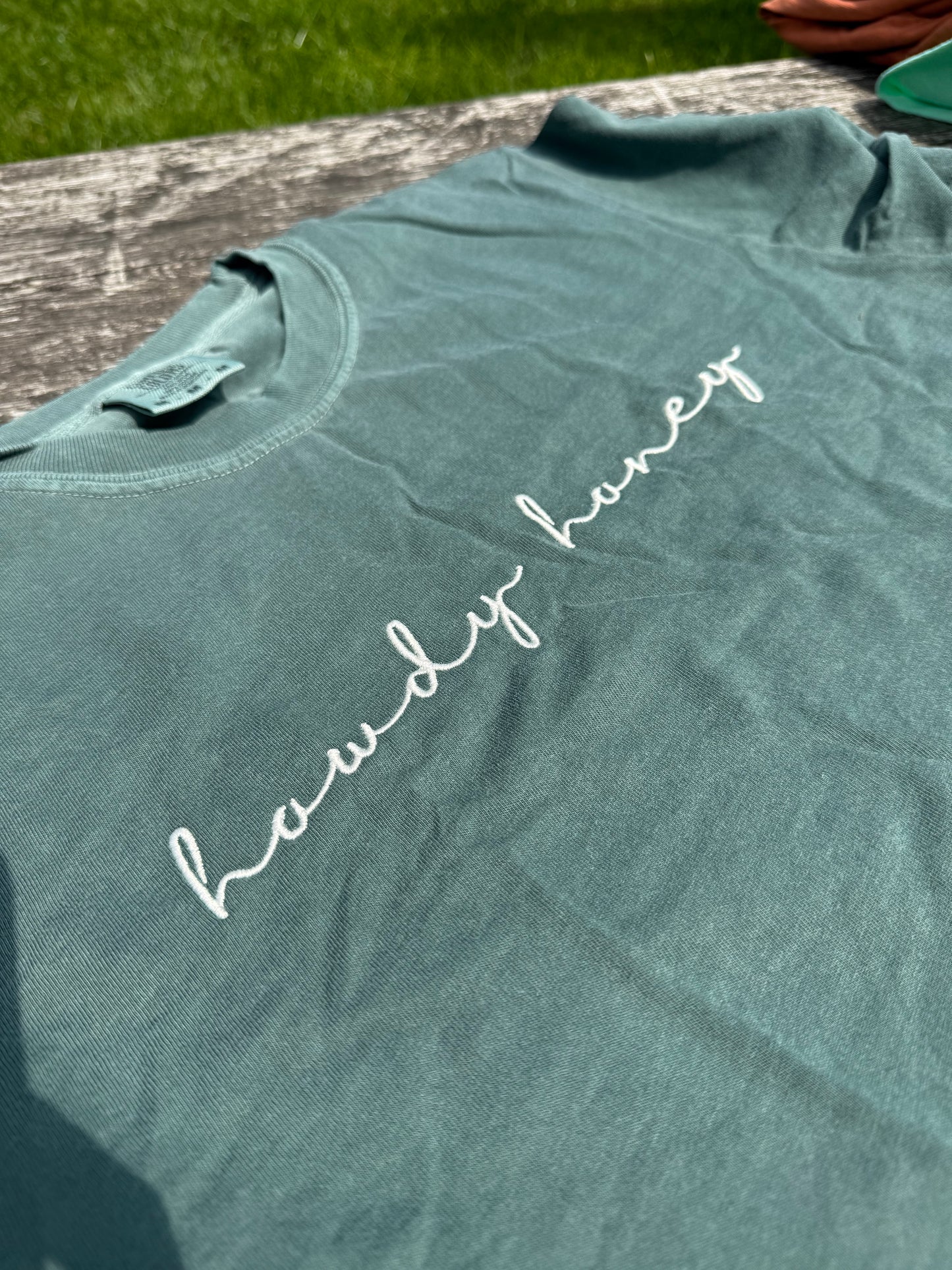 FlossandFable - T-shirt "Howdy Honey!" Blue Spruce