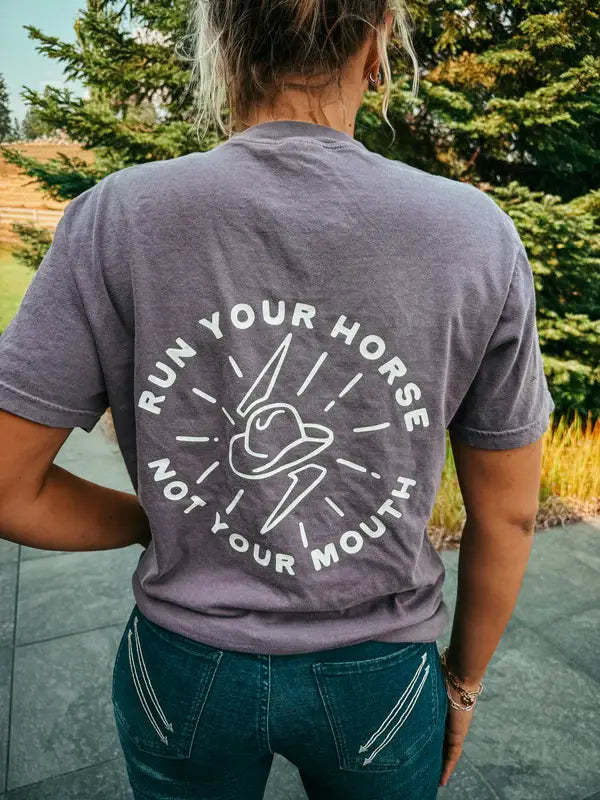Modern Cowgirl - Run Your Horse bruin T-shirt