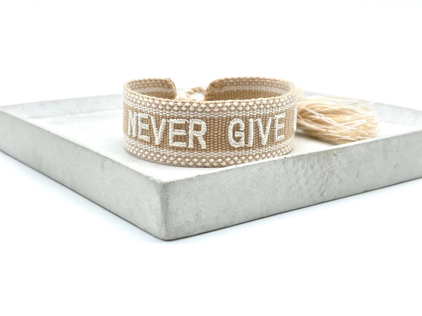 Parsley & Pepper - Braccialetto Never Give Up beige