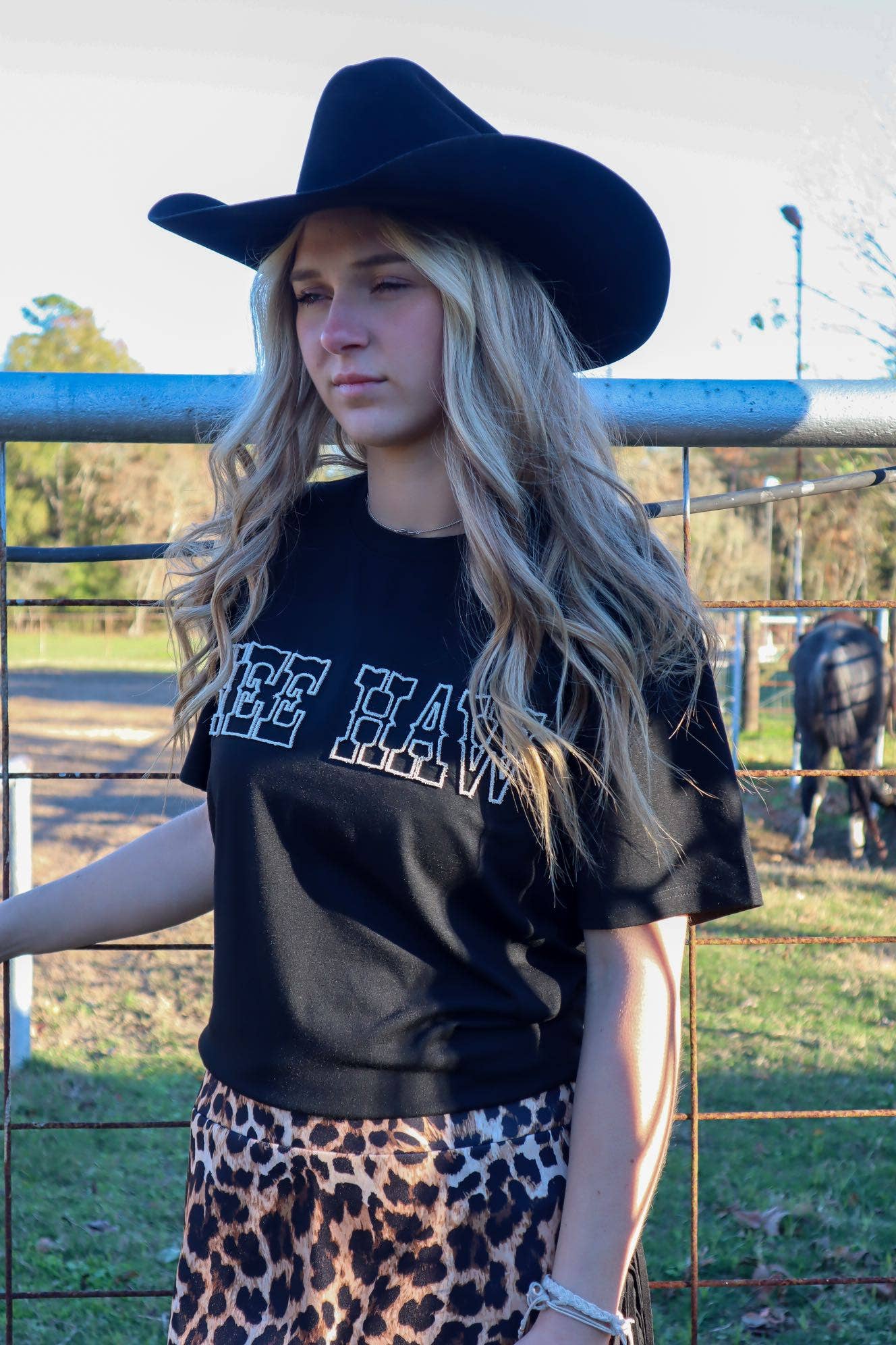 Merigold Kiss - Yee Haw SS geborduurd T-shirt