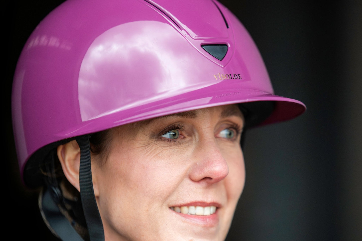 Vísolde - Schaal paardrijhelm Bordeauxrood