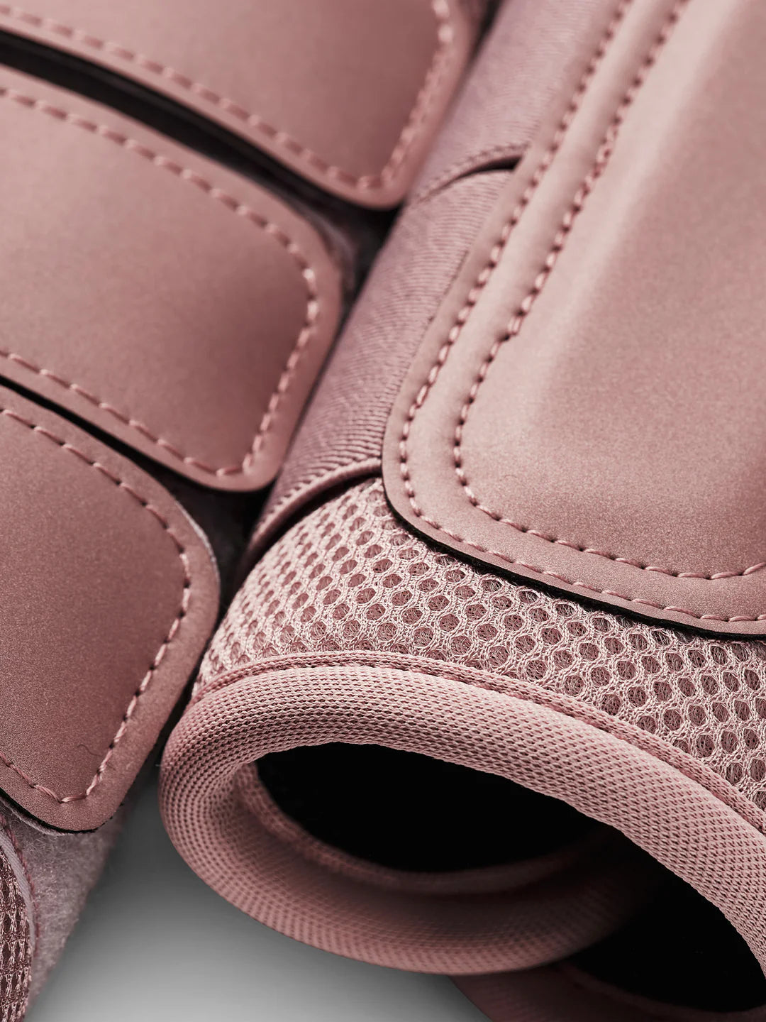 Equestrian Stockholm - Colección Core - Botas de malla rosa para cepillar