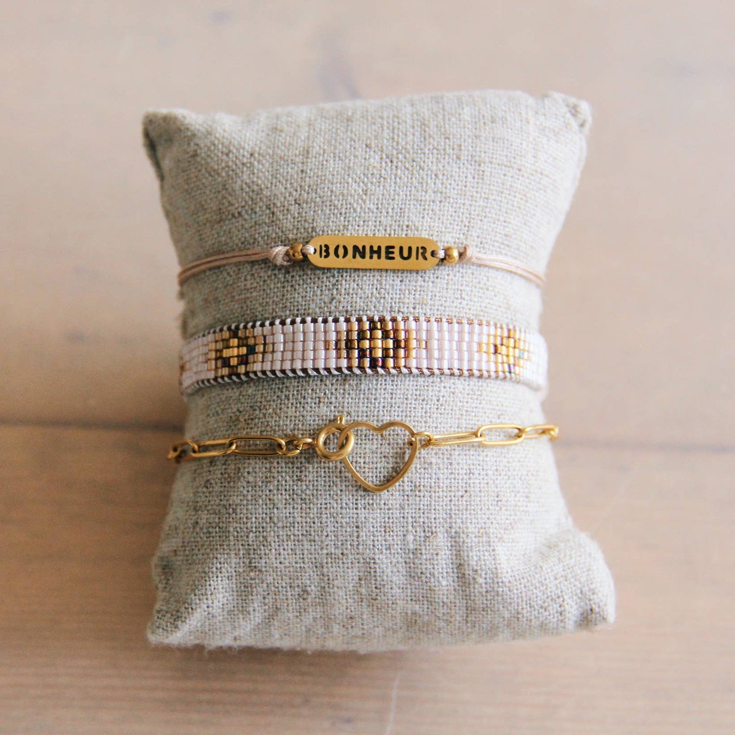Bazou - Kraaltjes armband met aztek patroon nude/ cognac