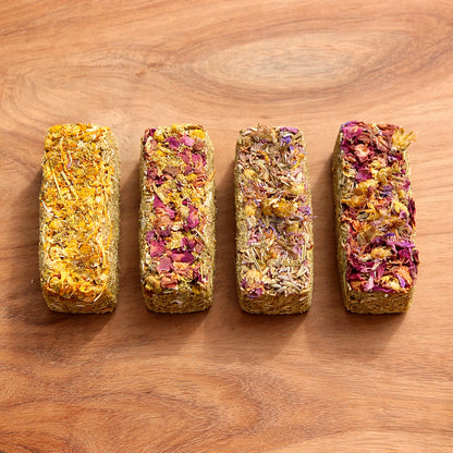 Frisian Roots Barn - Blossom Bars natuurlijke paardensnacks met kruiden 4st