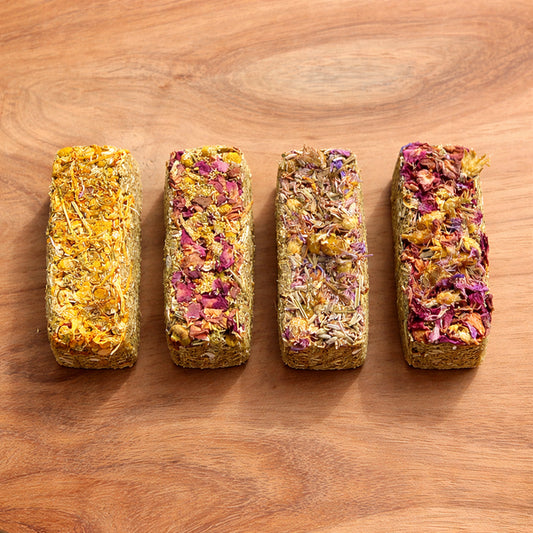 Frisian Roots Barn - Blossom Bars natuurlijke paardensnacks met kruiden 4st