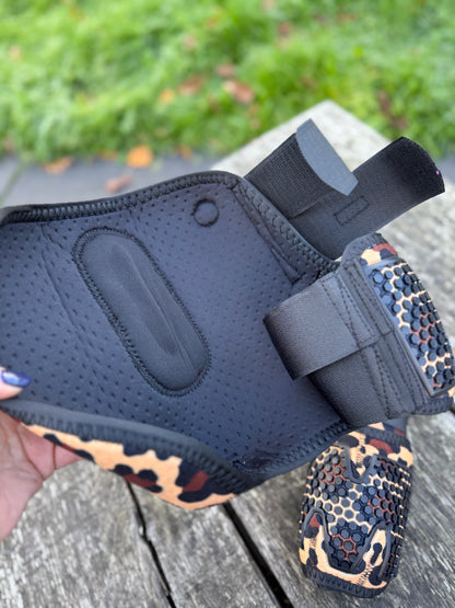 FMH - NeoPro the Leopard - Neoprene leg protectors boots for horses (various colors)