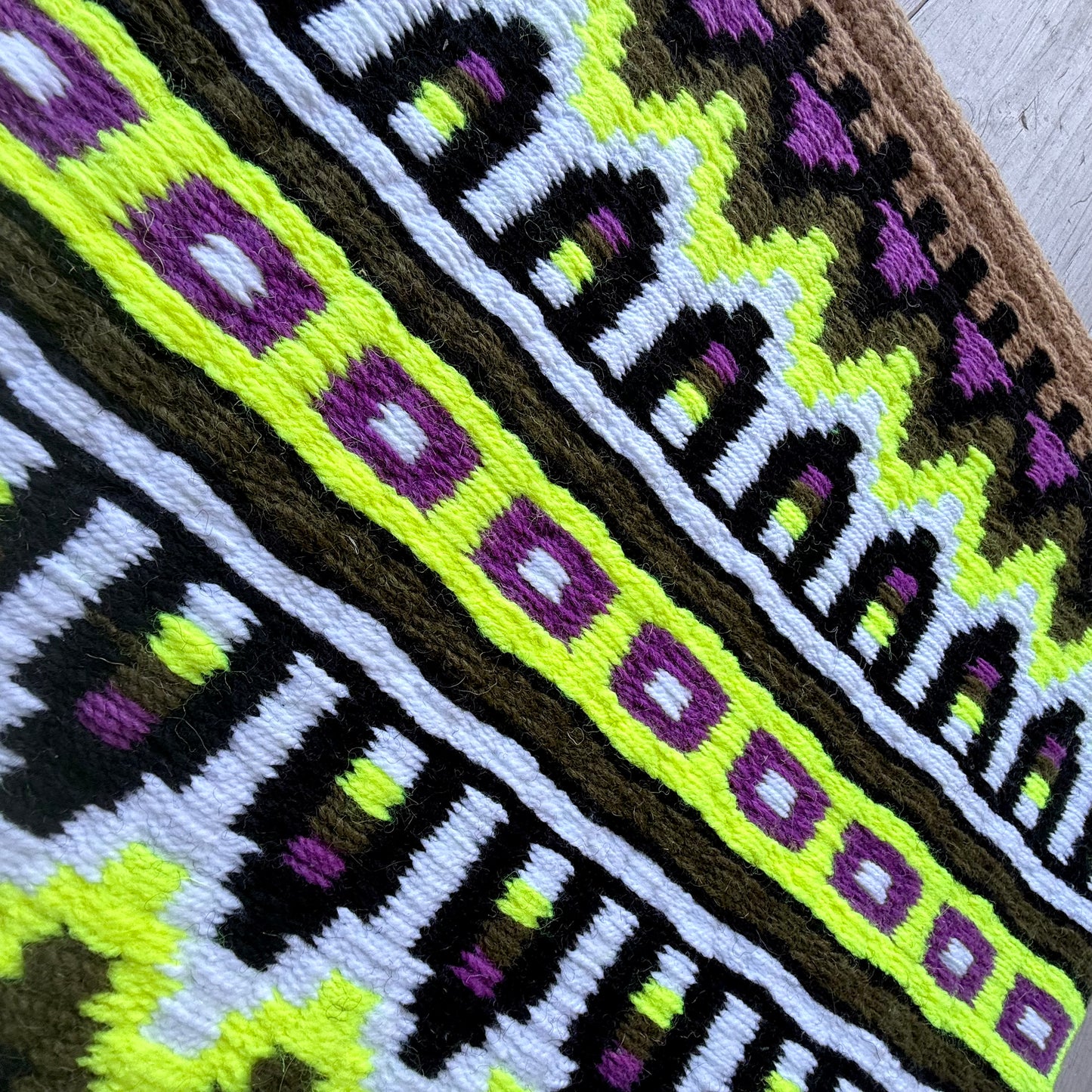 SB049 - Western oversized showblanket A - Camel, neon lime, paars