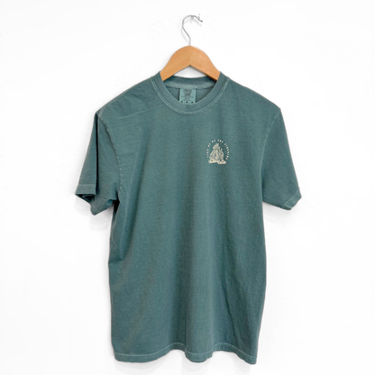 The Montana Scene - Fireside Unisex T-Shirt Blaue Fichte
