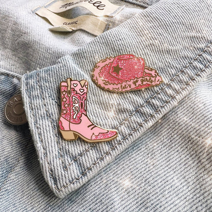 Wildflower Co - Cowgirl Hoed westernhoed emaille pin roze glitter