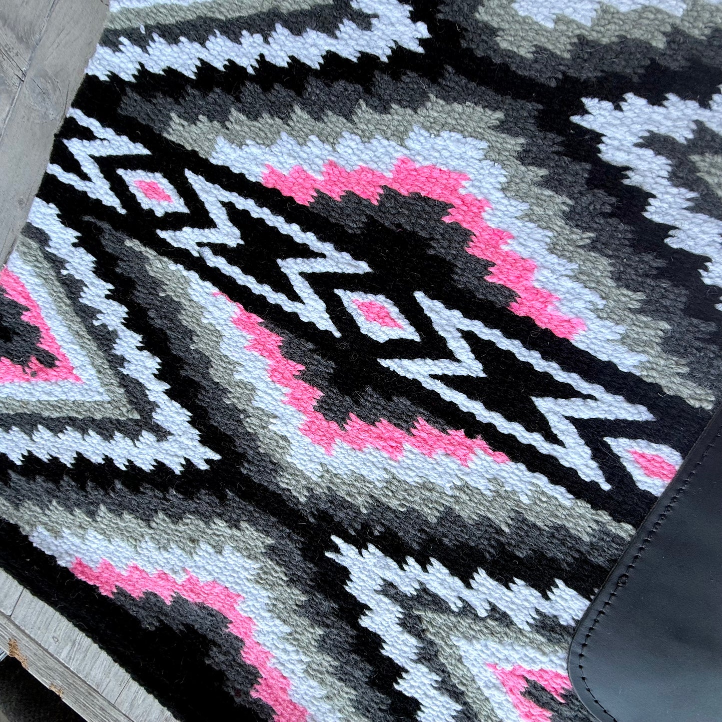 SB075 - Western oversized showblanket A - Zwart, roze, grijs