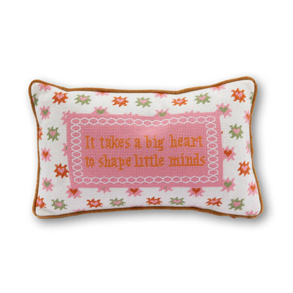 Furbish Studio - Geborduurd kussen Big Heart