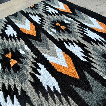 SB050 - Western oversized showblanket A - Zwart, grijs, camel