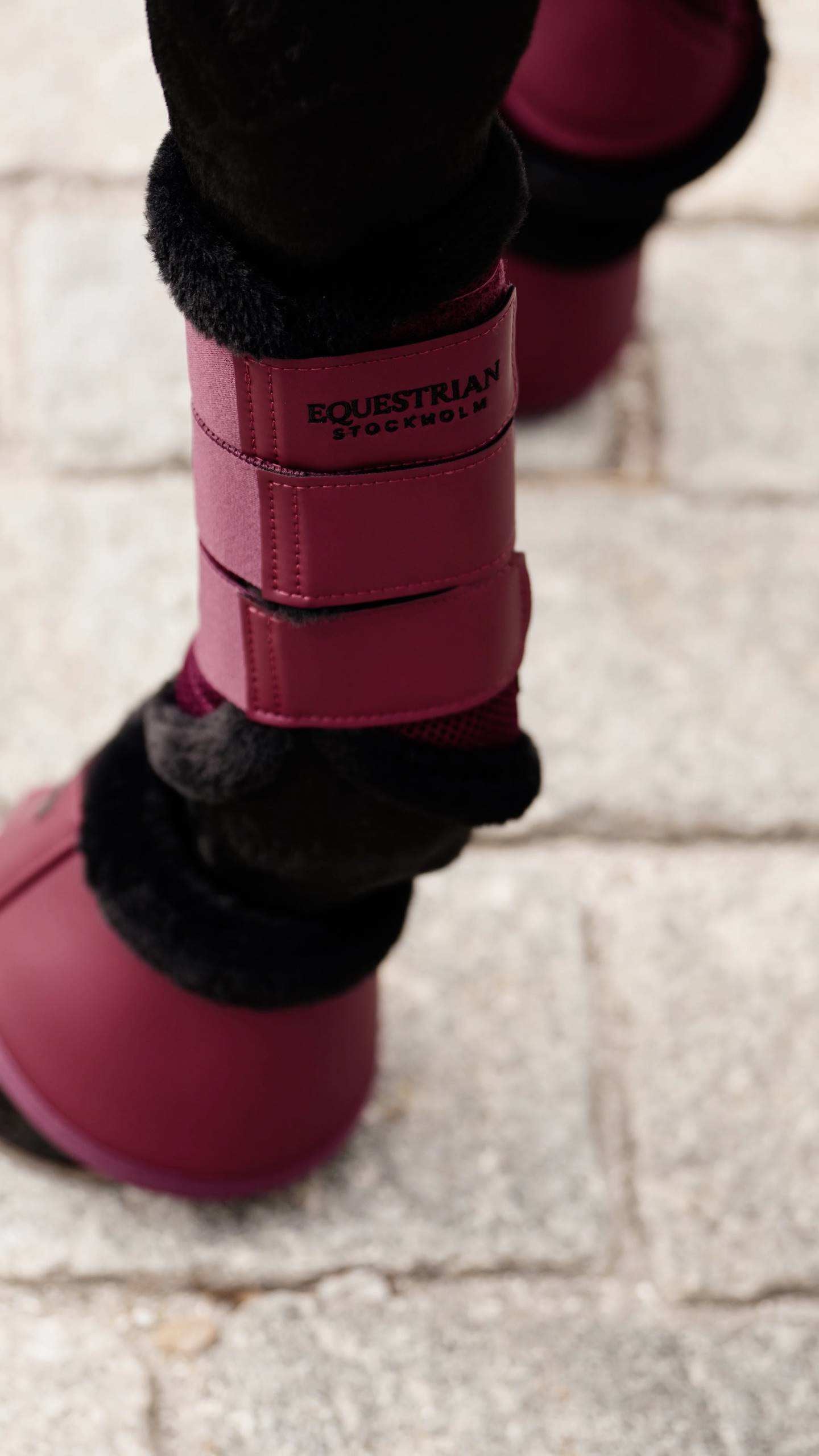 Equestrian Stockholm - FW26 Merlot - Fur Mesh Brushing Boots beenbeschermers