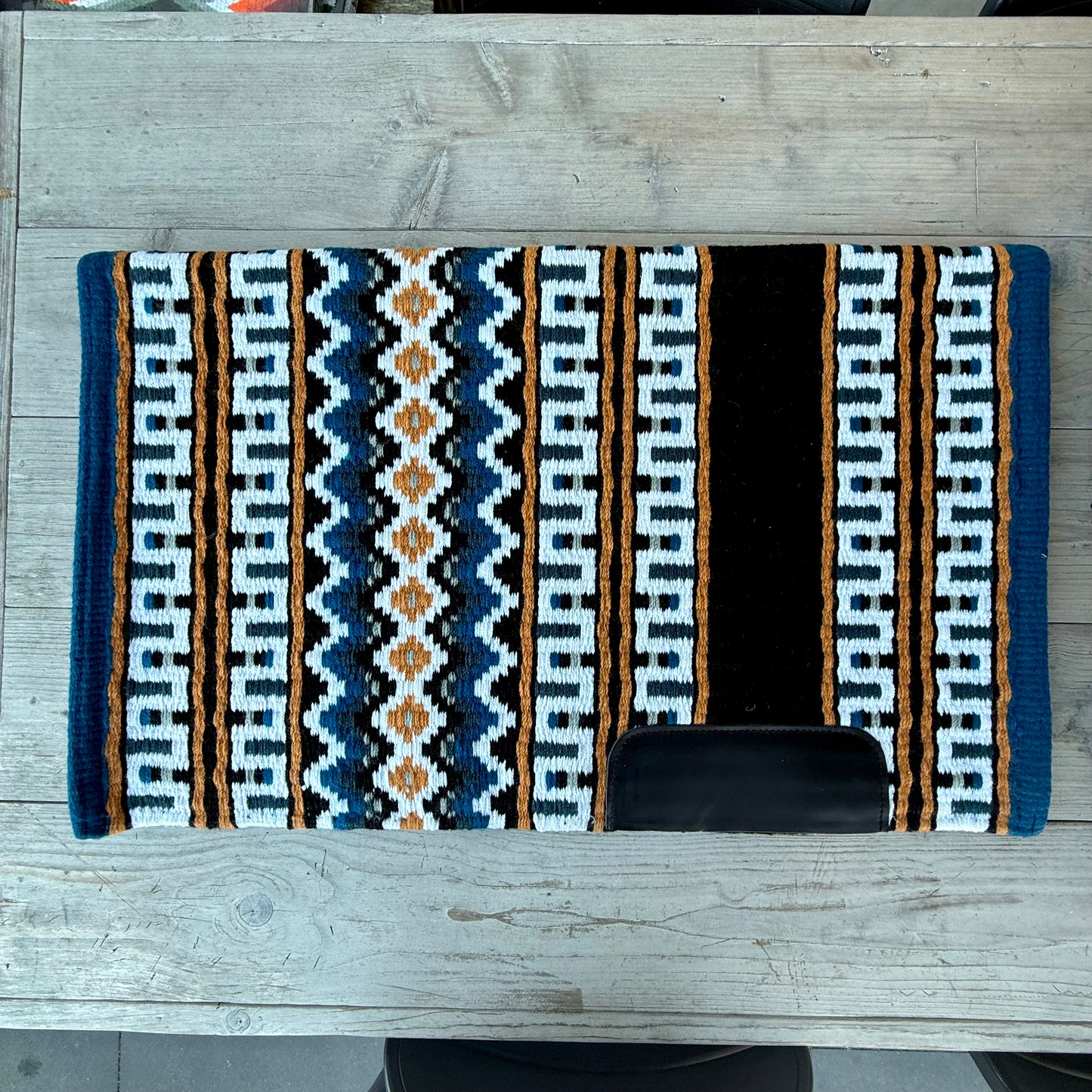 SB067 - Western oversized showblanket A - Zeeblauw, camel, zwart