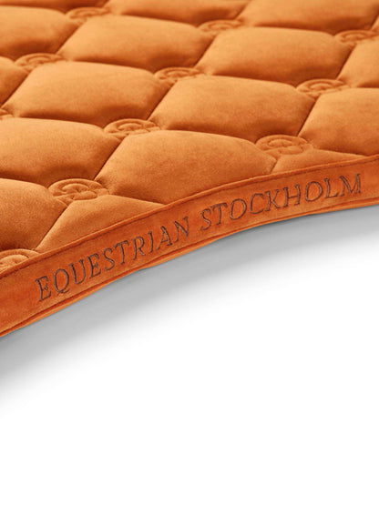 Equestrian Stockholm - FW26 Chestnut - Jump Saddle Pad Velvet springzadeldek
