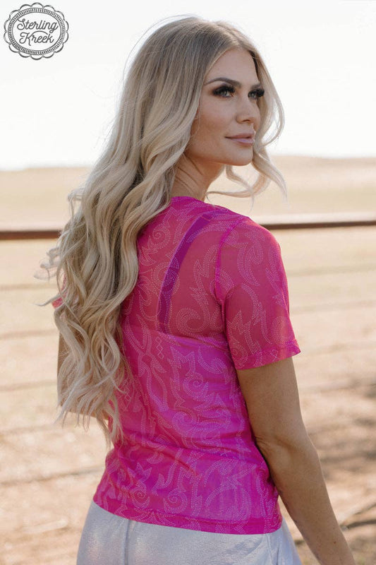 OP=OP - Sterling Kreek - Roze mesh top korte mouw 'Let's Go Girls!'