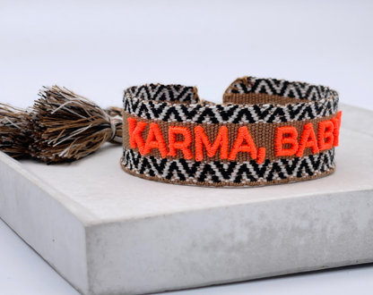 Parsley & Pepper - Karma, Baby! Armband Karamell/Schwarz/Weiß/Neonorange