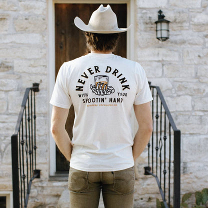 Sendero - T-shirt Never drink with your shooting hand Unisex